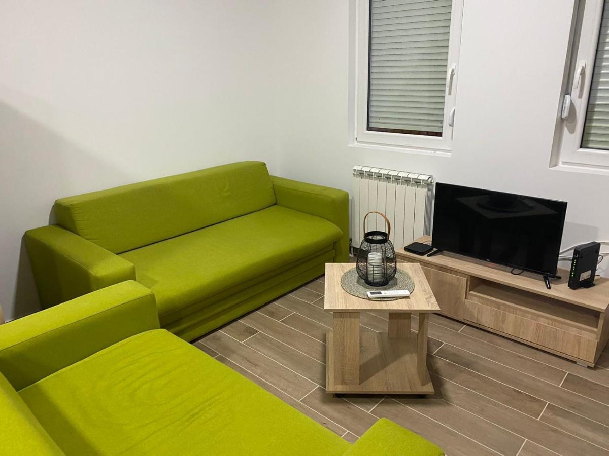 Dunja 1 Apartment Filmski Grad Luaran gambar