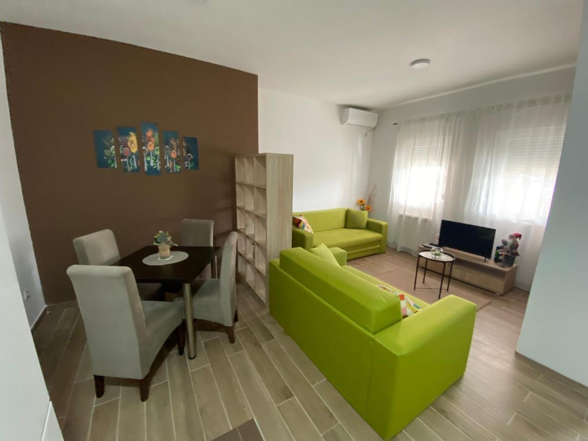 Dunja 1 Apartment Filmski Grad Luaran gambar