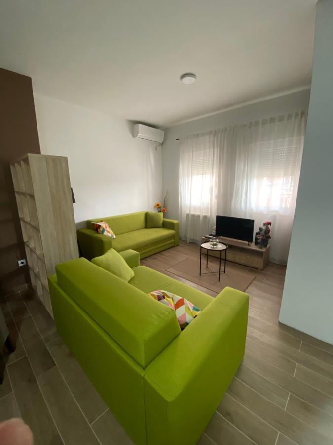 Dunja 1 Apartment Filmski Grad Luaran gambar